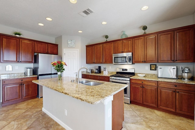 613 Loma Linda Loop NE, Rio Rancho, NM 87124 - kitchen featuring stainless steel appliances, an island with sink, recessed lighting, and light stone countertops