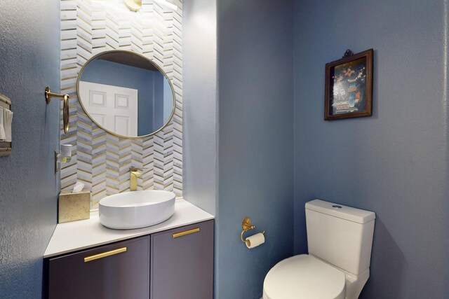 613 Loma Linda Loop NE, Rio Rancho, NM 87124 - half bathroom featuring vanity and backsplash