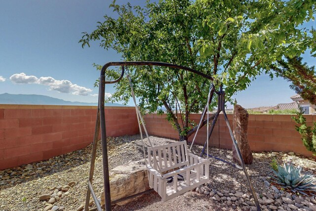 613 Loma Linda Loop NE, Rio Rancho, NM 87124 - fenced backyard featuring a mountain view