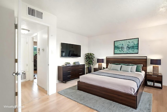 9200 Lagrima De Oro Rd NE, Albuquerque, NM 87111 - bedroom with light wood-style flooring