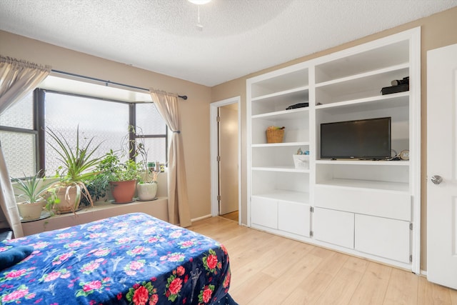 9200 Lagrima De Oro Rd NE, Albuquerque, NM 87111 - bedroom featuring wood finished floors and a textured ceiling