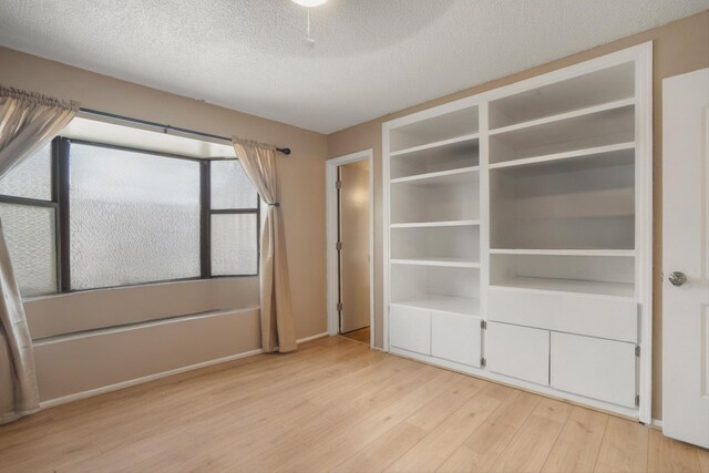9200 Lagrima De Oro Rd NE, Albuquerque, NM 87111 - view of closet