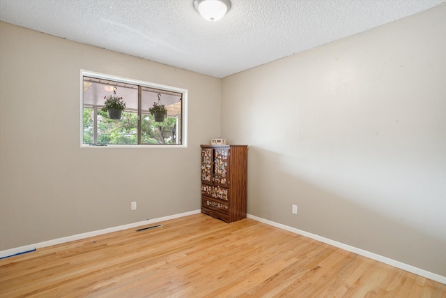 9200 Lagrima De Oro Rd NE, Albuquerque, NM 87111 - unfurnished room featuring wood finished floors and a textured ceiling
