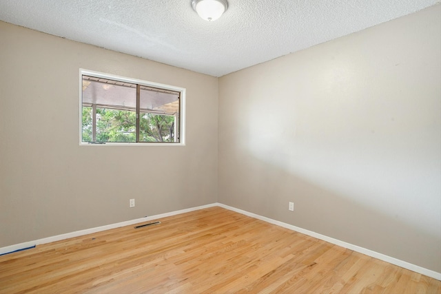 9200 Lagrima De Oro Rd NE, Albuquerque, NM 87111 - unfurnished room with wood finished floors and a textured ceiling