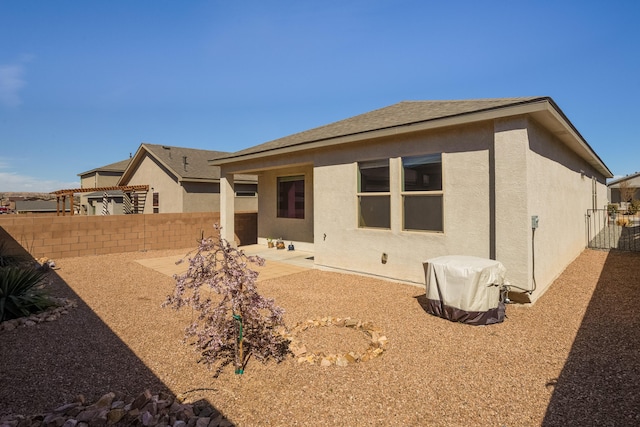 4880 Blackburn Rd, Rio Rancho, NM 87144 - back of property with a fenced backyard, stucco siding, and a patio area