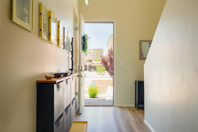 4381 Lauren Loop NE, Rio Rancho, NM 87124 - entryway featuring light wood-type flooring and baseboards