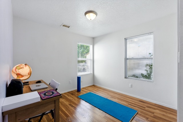 10636 Mcmichael Ln SW, Albuquerque, NM 87121 - office area featuring wood finished floors and a textured ceiling