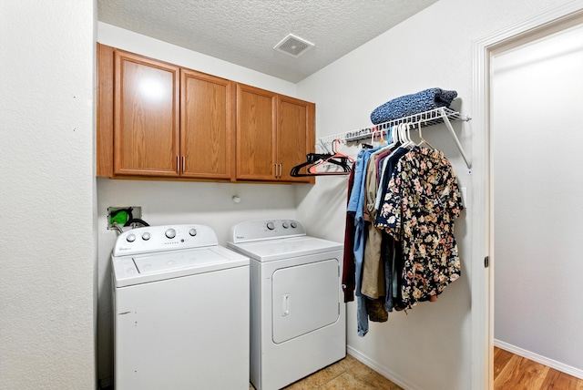 10636 Mcmichael Ln SW, Albuquerque, NM 87121 - laundry room featuring washing machine and clothes dryer, cabinet space, and a textured ceiling