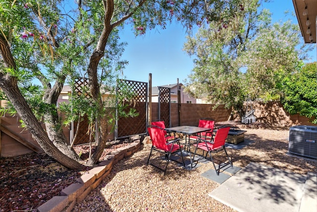 10636 Mcmichael Ln SW, Albuquerque, NM 87121 - fenced backyard with a patio area