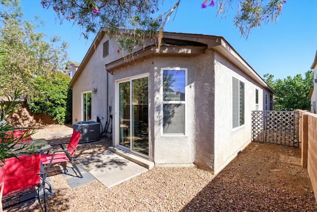 10636 Mcmichael Ln SW, Albuquerque, NM 87121 - rear view of house with stucco siding and a patio area