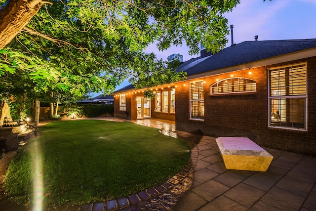 924 Seattle Slew Ave SE, Albuquerque, NM 87112 - yard at dusk with a patio and a yard