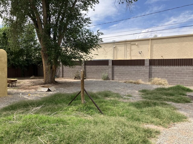3107 Draxton Ave SW, Albuquerque, NM 87105 - view of yard