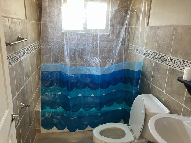 3107 Draxton Ave SW, Albuquerque, NM 87105 - full bath with curtained shower and tile walls