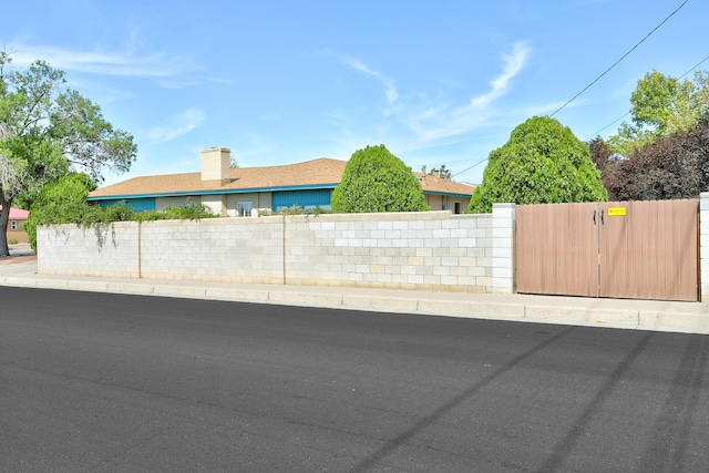 2600 Virginia St NE, Albuquerque, NM 87110 - view of yard with a gate