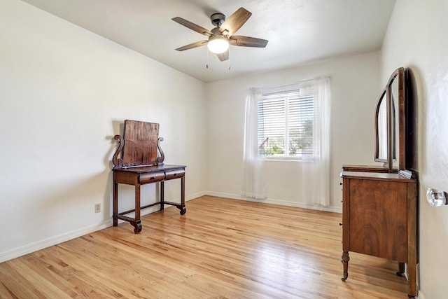2600 Virginia St NE, Albuquerque, NM 87110 - unfurnished room with light wood-type flooring and ceiling fan