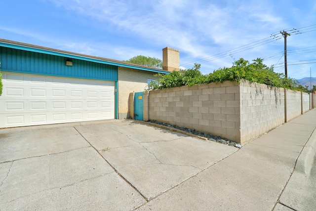 2600 Virginia St NE, Albuquerque, NM 87110 - garage with driveway