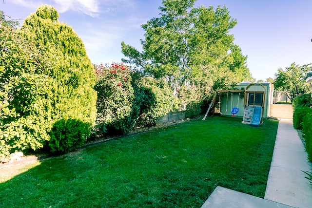 6109 Chamblee Ct NE, Albuquerque, NM 87111 - view of yard featuring a playground