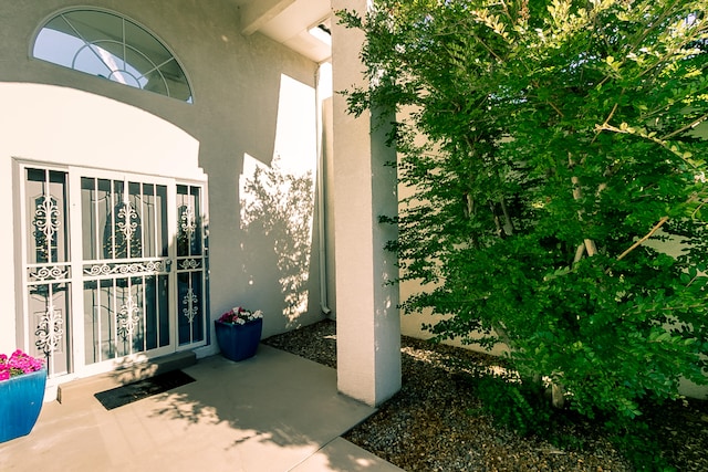 6109 Chamblee Ct NE, Albuquerque, NM 87111 - entrance to property with stucco siding