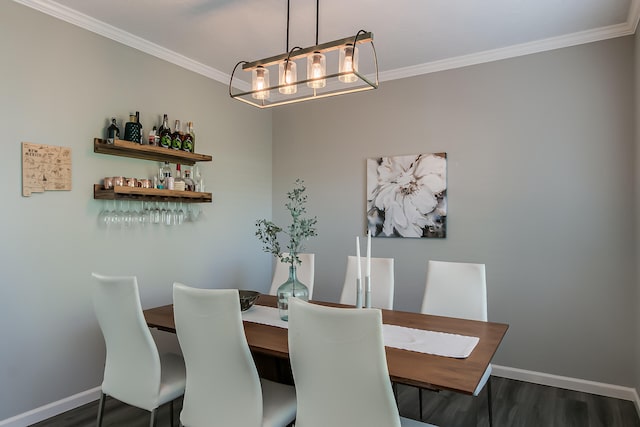 6109 Chamblee Ct NE, Albuquerque, NM 87111 - dining space featuring ornamental molding, wood finished floors, a dry bar, and a chandelier