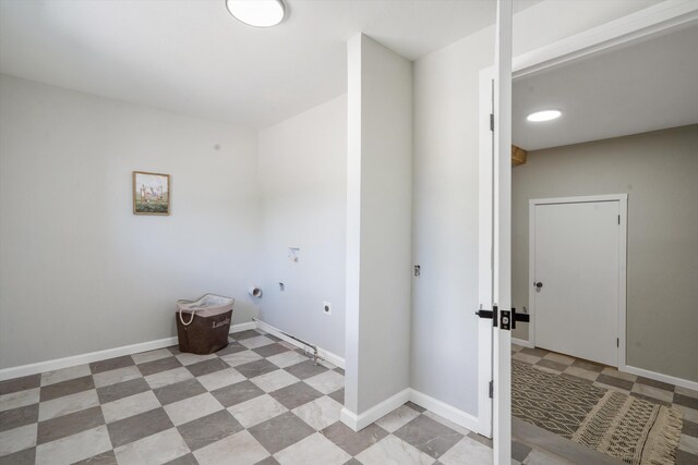 7 Corte De Canoncito, Cedar Crest, NM 87008 - laundry room with electric dryer hookup and baseboards