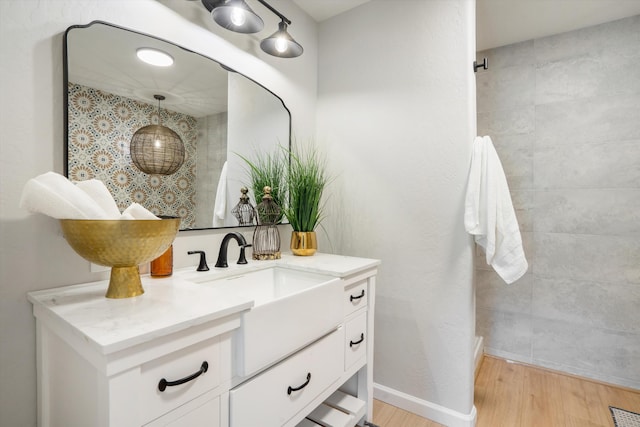 7 Corte De Canoncito, Cedar Crest, NM 87008 - full bath with wood finished floors, vanity, and tiled shower