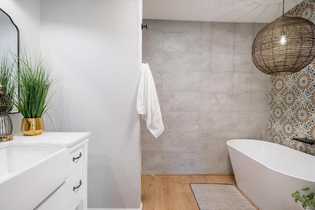 7 Corte De Canoncito, Cedar Crest, NM 87008 - full bath featuring wood finished floors, a freestanding tub, and vanity