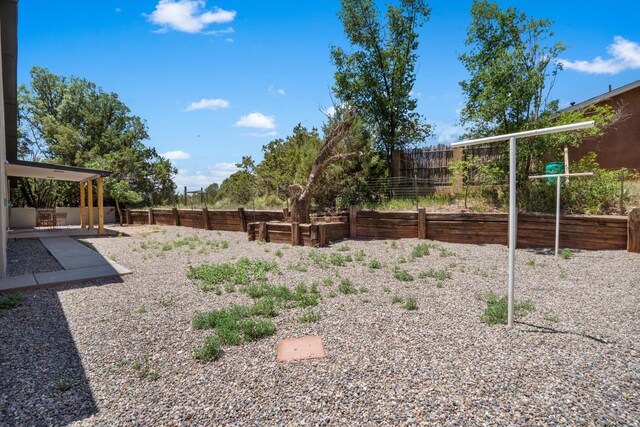 7 Corte De Canoncito, Cedar Crest, NM 87008 - fenced backyard featuring a patio