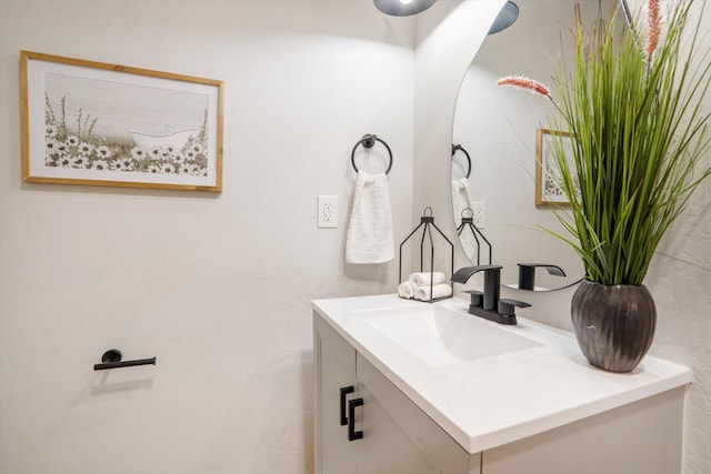 7 Corte De Canoncito, Cedar Crest, NM 87008 - bathroom featuring vanity