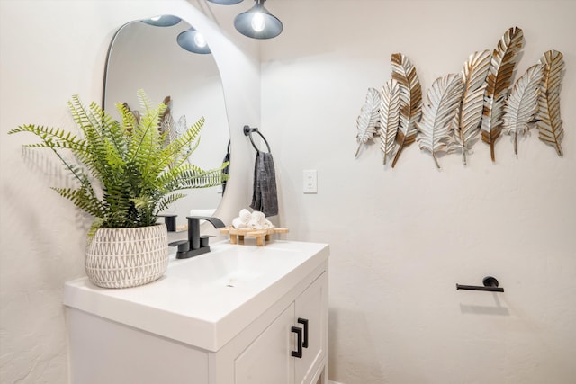 7 Corte De Canoncito, Cedar Crest, NM 87008 - bathroom featuring vanity