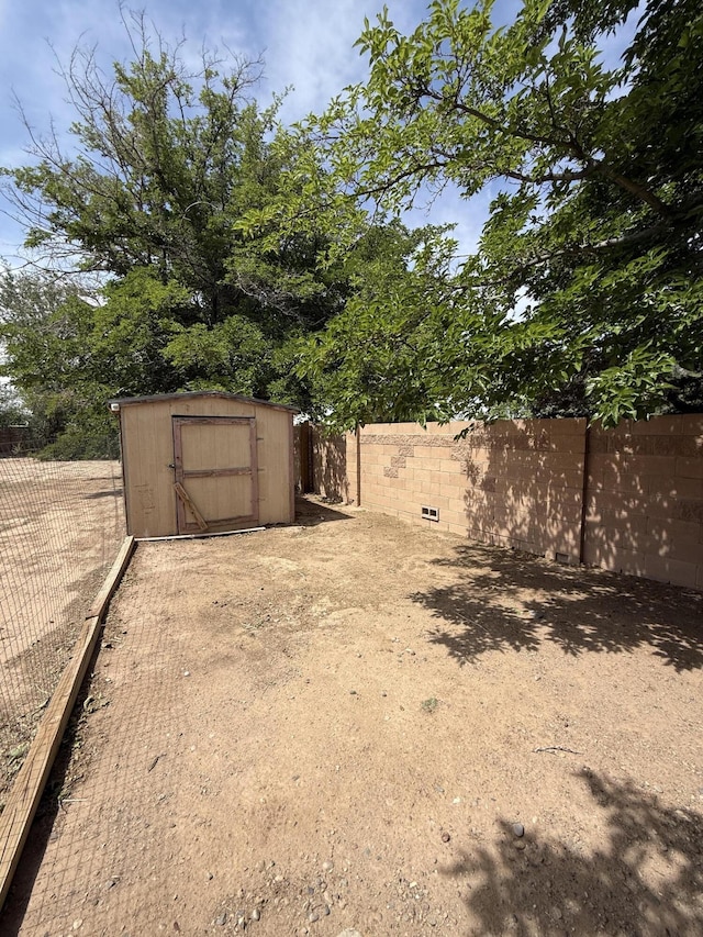 98 Rancho Pequenos Way, Albuquerque, NM 87114 - view of yard featuring a shed