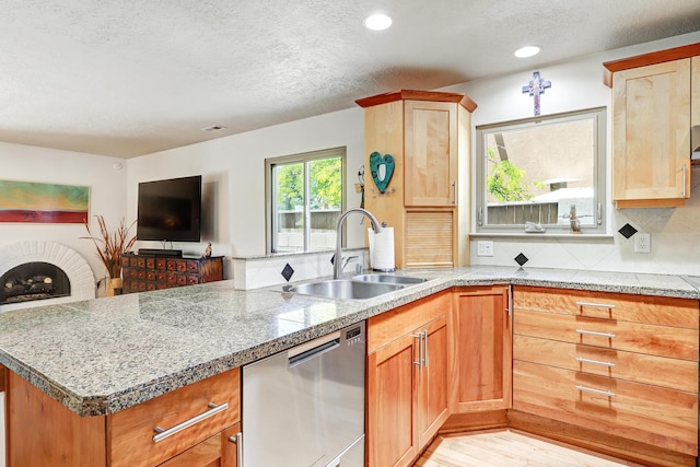 7209 Yorktown Ave NE, Albuquerque, NM 87109 - kitchen featuring dishwasher, a peninsula, a textured ceiling, open floor plan, and light wood-type flooring