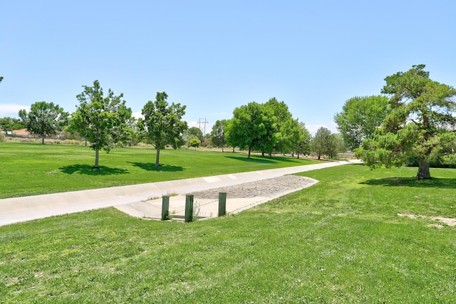 7209 Yorktown Ave NE, Albuquerque, NM 87109 - view of property's community with a lawn