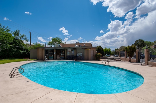 6820 Los Trechos Ct NE, Albuquerque, NM 87109 - view of pool with a patio