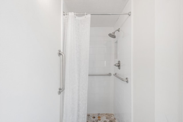 596 Eastlake Dr SE, Rio Rancho, NM 87124 - full bath featuring a shower stall