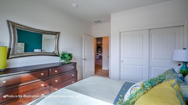 1652 Maggie Ct NE, Rio Rancho, NM 87144 - bedroom featuring a closet and a textured ceiling
