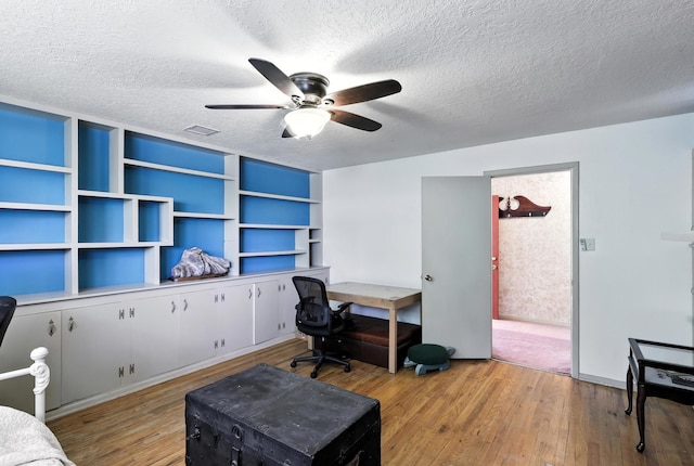 411 Schmidt Pl, Los Lunas, NM 87031 - office space featuring a ceiling fan, light wood finished floors, and a textured ceiling