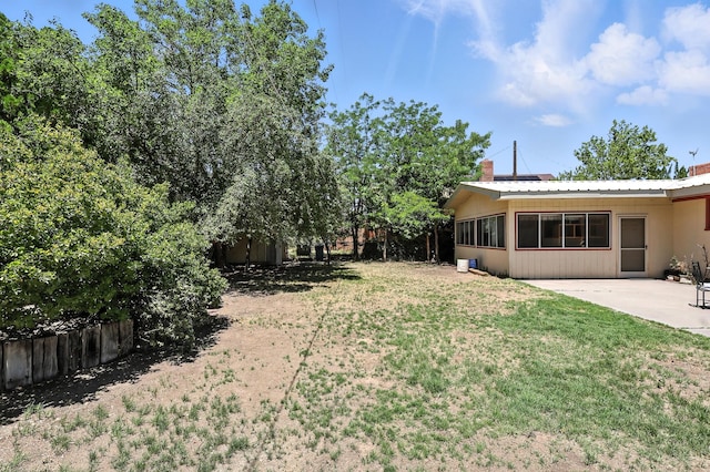 411 Schmidt Pl, Los Lunas, NM 87031 - view of yard featuring a patio area