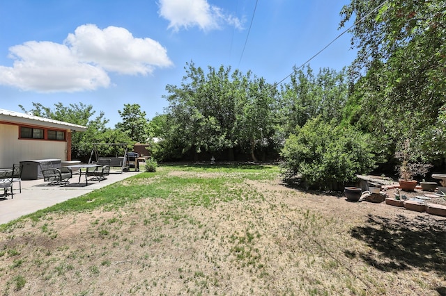 411 Schmidt Pl, Los Lunas, NM 87031 - view of yard with a patio area