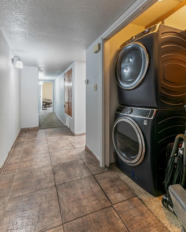 1405 3rd St SW, Albuquerque, NM 87102 - laundry area with stacked washer and clothes dryer and a textured ceiling