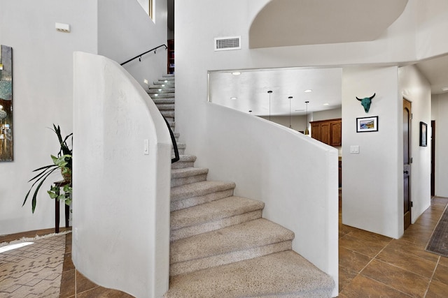 10 Francisco Rd, Cedar Crest, NM 87008 - staircase featuring a high ceiling and recessed lighting
