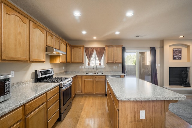 4840 Mcnary Ct NW, Albuquerque, NM 87120 - kitchen featuring stainless steel appliances, under cabinet range hood, a center island, recessed lighting, and light wood-type flooring
