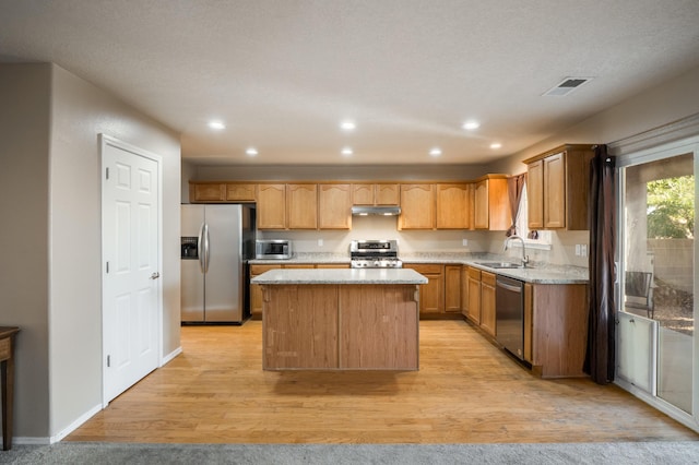 4840 Mcnary Ct NW, Albuquerque, NM 87120 - kitchen with appliances with stainless steel finishes, light wood-style flooring, a center island, under cabinet range hood, and recessed lighting