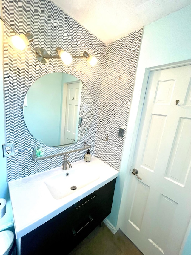 201 Marlowe Ln, Albuquerque, NM 87113 - bathroom featuring tile walls and vanity