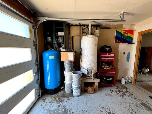201 Marlowe Ln, Albuquerque, NM 87113 - garage featuring gas water heater