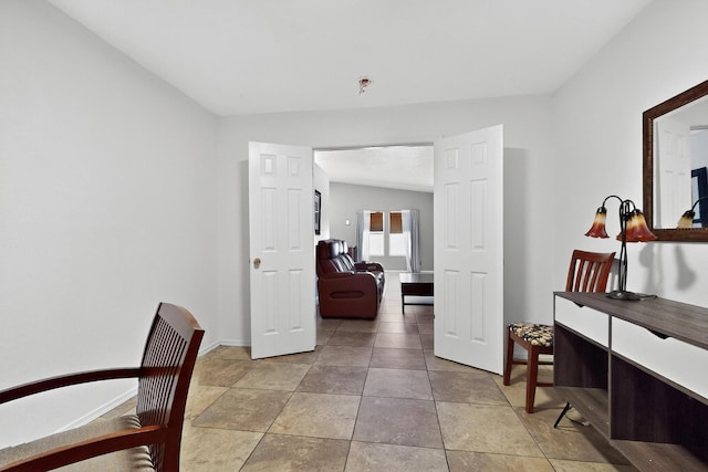 10409 Red Robin Rd SW, Albuquerque, NM 87121 - hall featuring baseboards