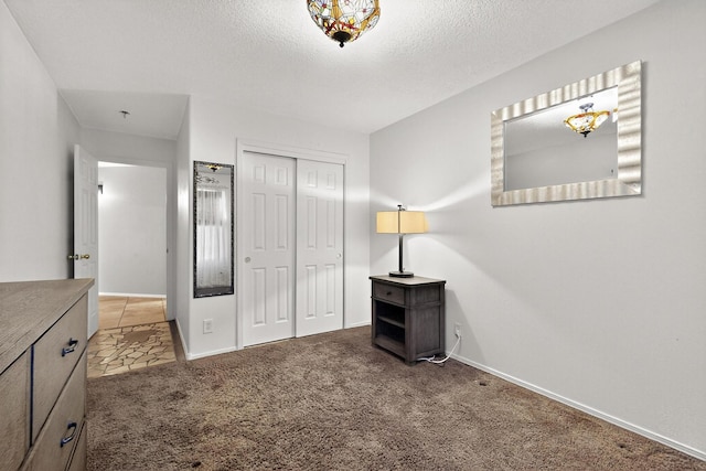 10409 Red Robin Rd SW, Albuquerque, NM 87121 - unfurnished bedroom featuring carpet flooring, a closet, and a textured ceiling