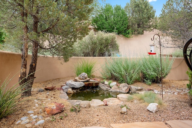 5808 Mariola Pl NE, Albuquerque, NM 87111 - fenced backyard featuring a small pond