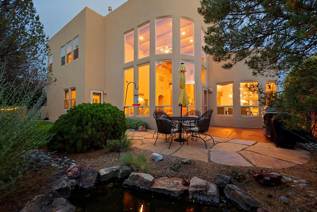 5808 Mariola Pl NE, Albuquerque, NM 87111 - rear view of property with a patio area and stucco siding