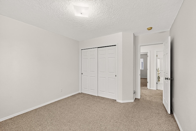 8905 Balsam Glade Rd NW, Albuquerque, NM 87114 - unfurnished bedroom featuring carpet flooring, a closet, and a textured ceiling