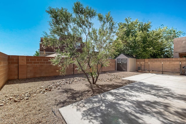 8905 Balsam Glade Rd NW, Albuquerque, NM 87114 - fenced backyard with a patio area and a storage shed